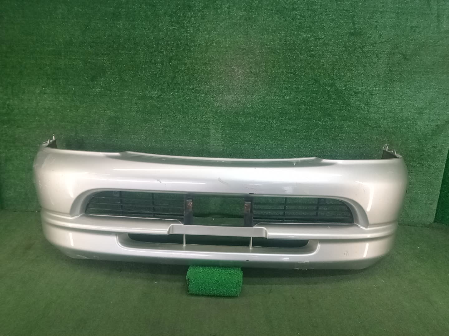 Бампер передний TOYOTA GRANVIA VCH10W, KCH10W, VCH16W, KCH16W, RCH11W, KCH11W 83837 1 ракурс Бампер передний TOYOTA GRANVIA VCH10W, KCH10W, VCH16W, KCH16W, RCH11W, KCH11W 83837 1 ракурс