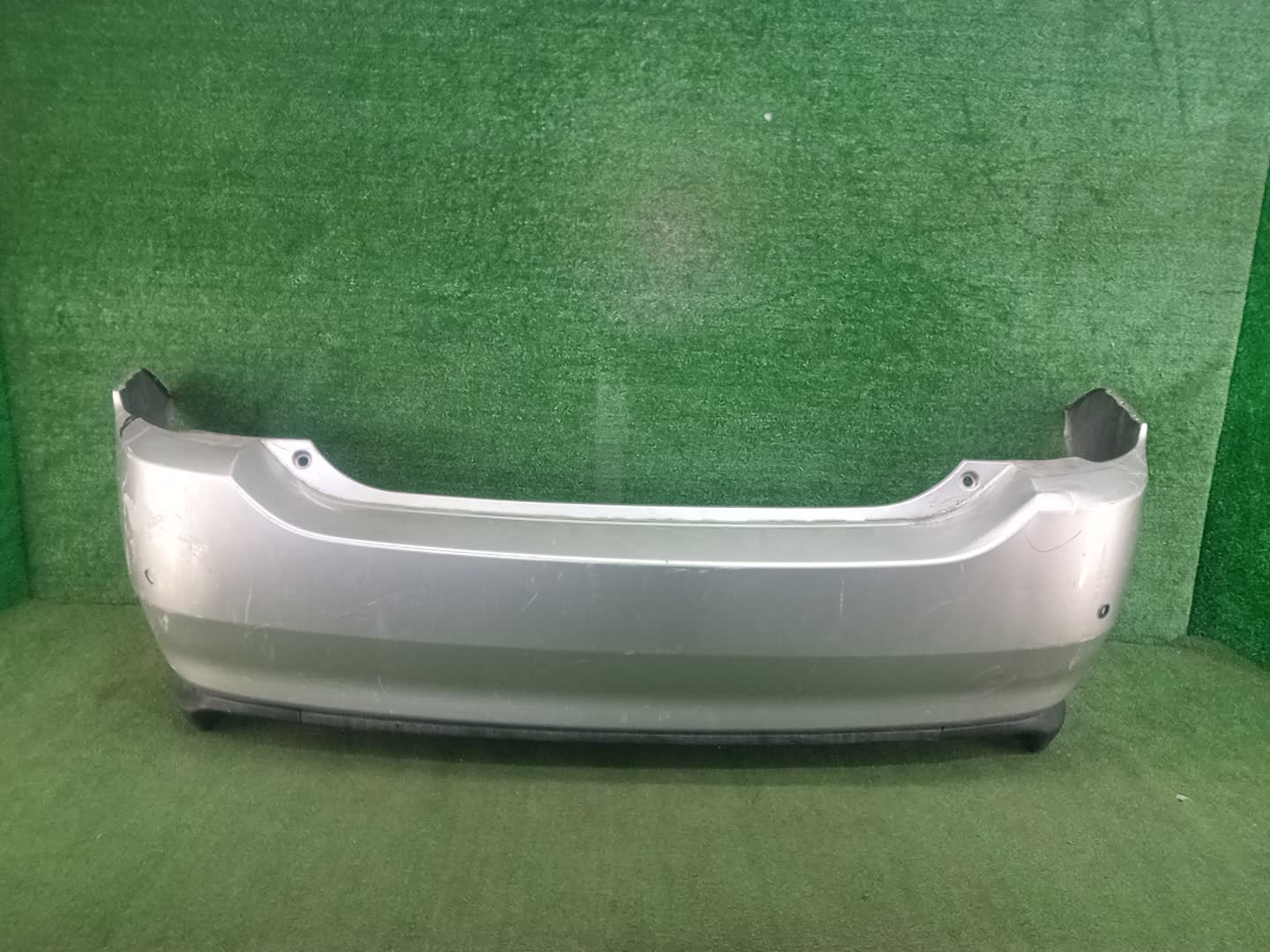 Бампер задний TOYOTA PRIUS NHW20 84030 1 ракурс