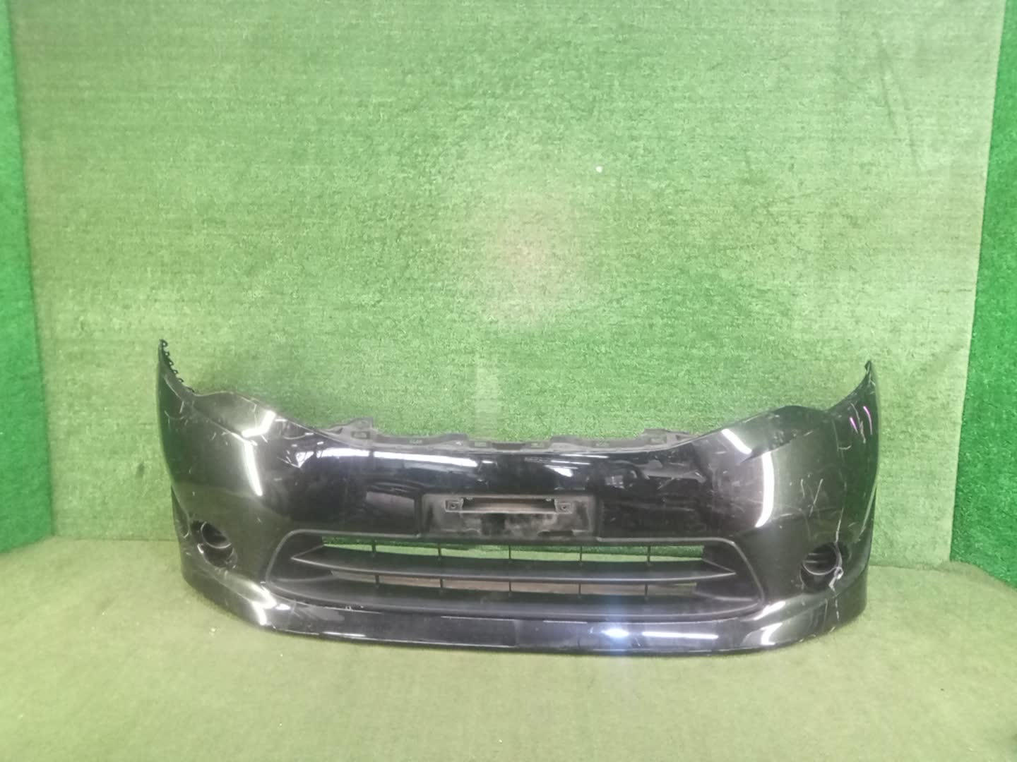 Бампер передний NISSAN SERENA C26 84064 1 ракурс