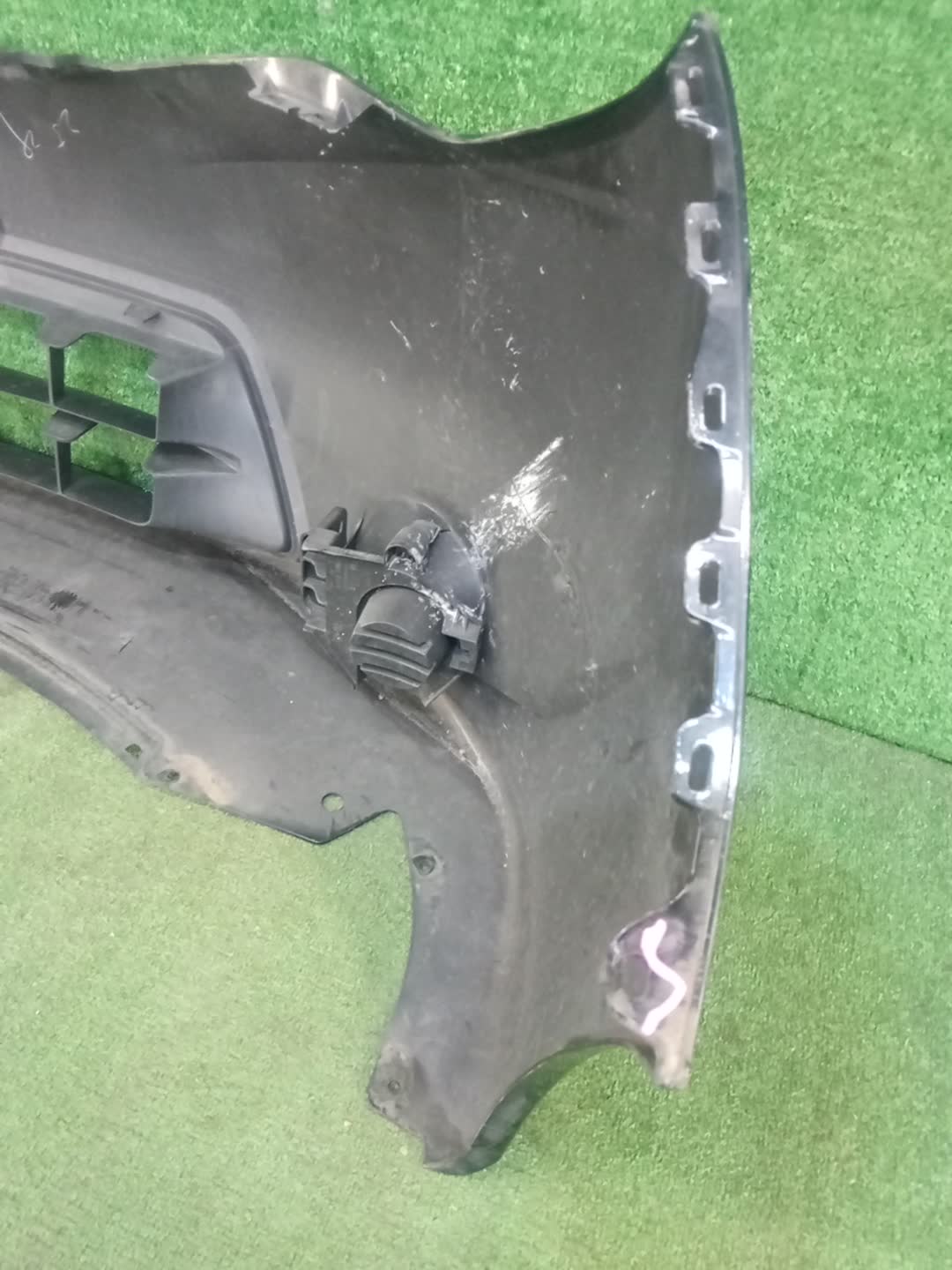 Бампер передний NISSAN SERENA C26 84064 5 ракурс