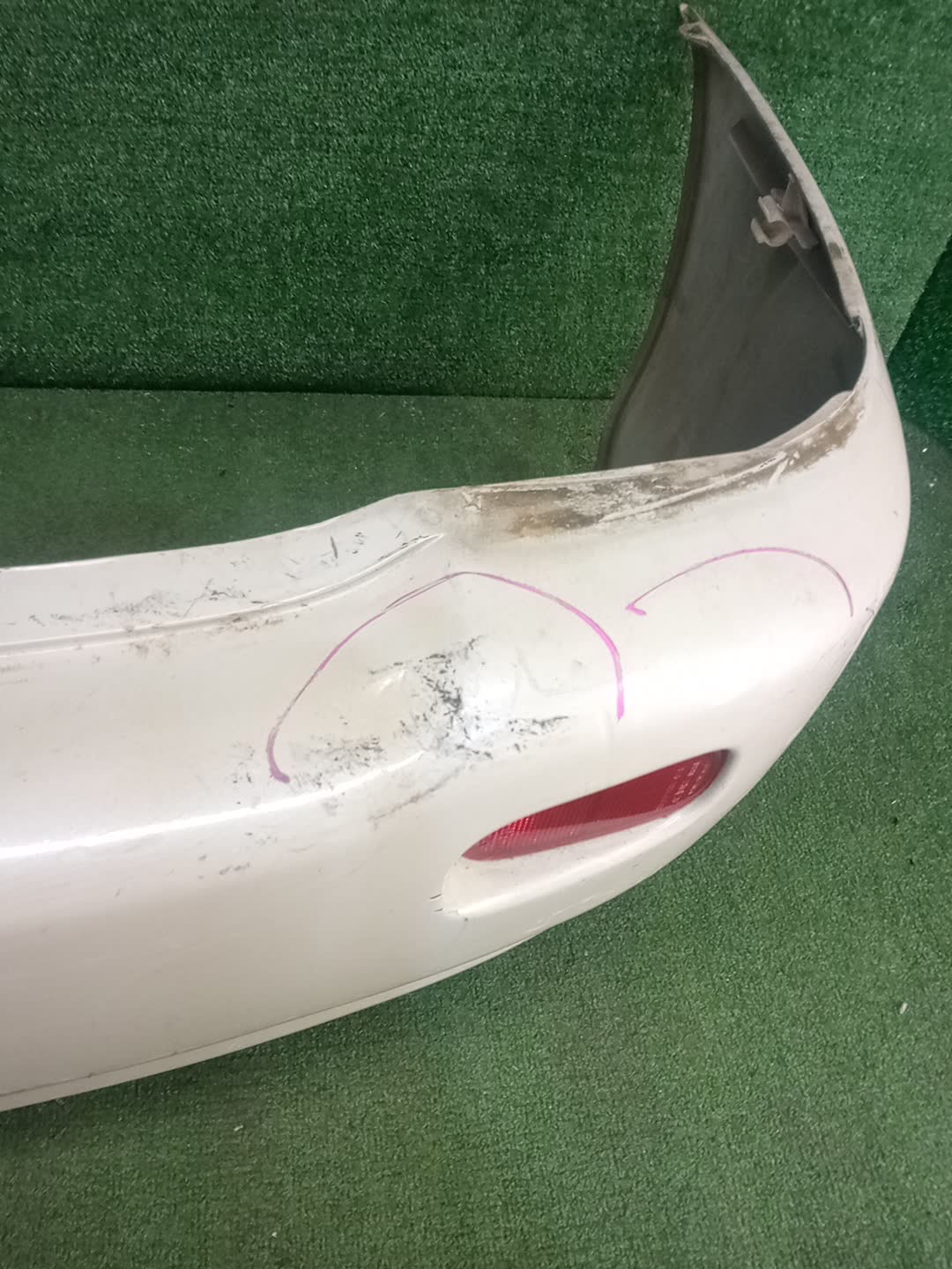 Бампер задний TOYOTA IPSUM, PICNIC SXM10G, SXM15G, CXM10G 84318 4 ракурс