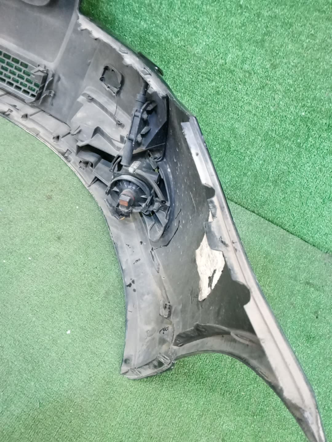 Бампер передний VOLVO V70 BW60, BW47, BW40, BW90, BW69, BW71, BW98, BW56, BW48 84394 5 ракурс Бампер передний VOLVO V70 BW60, BW47, BW40, BW90, BW69, BW71, BW98, BW56, BW48 84394 5 ракурс