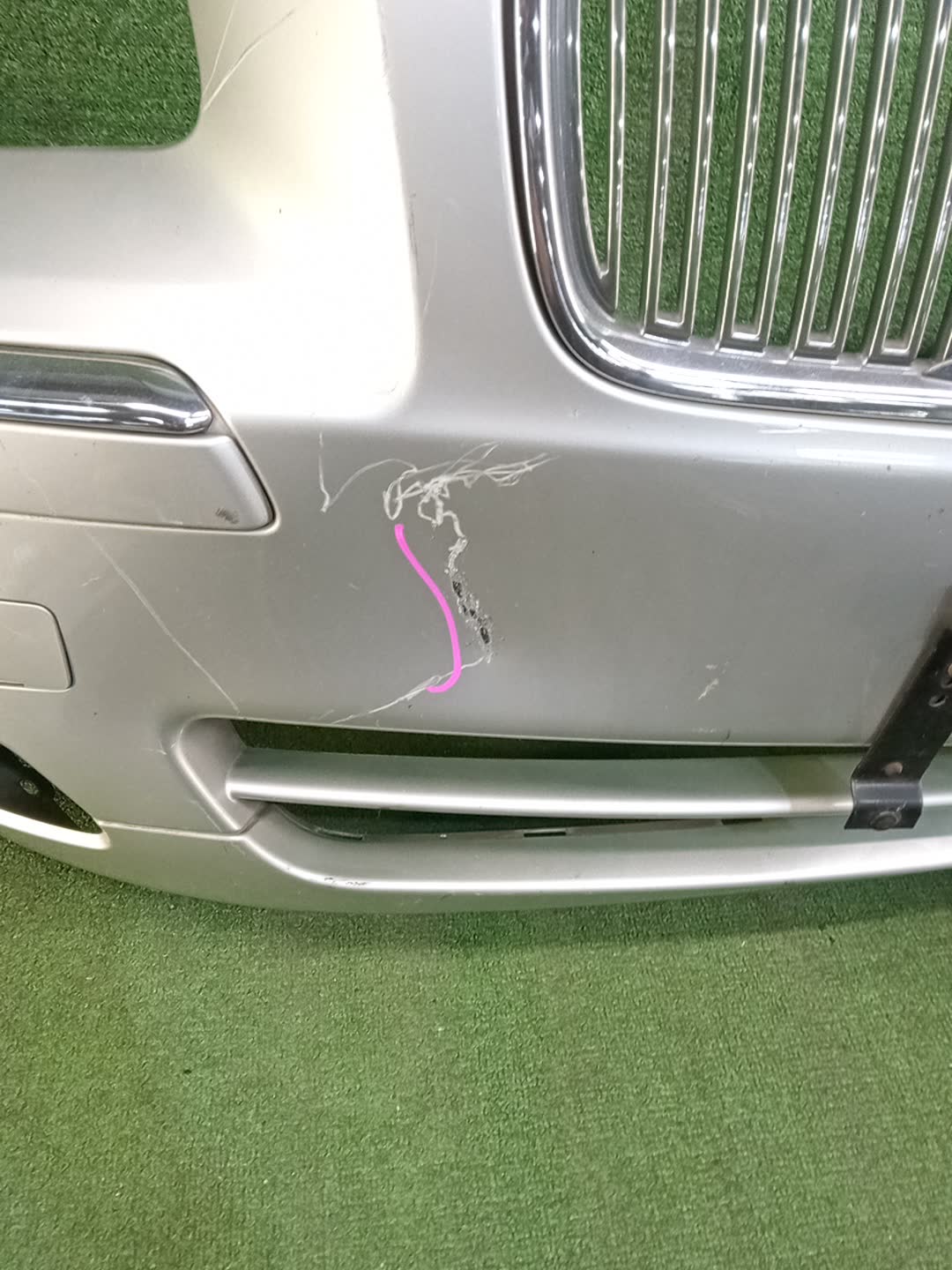 Бампер передний VOLVO V70 SW52 84499 4 ракурс Бампер передний VOLVO V70 SW52 84499 4 ракурс