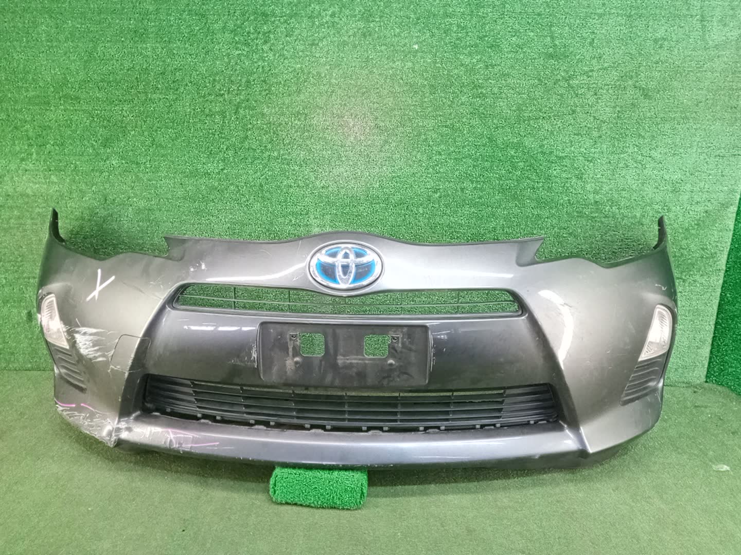 Бампер передний TOYOTA AQUA NHP10 84521 1 ракурс