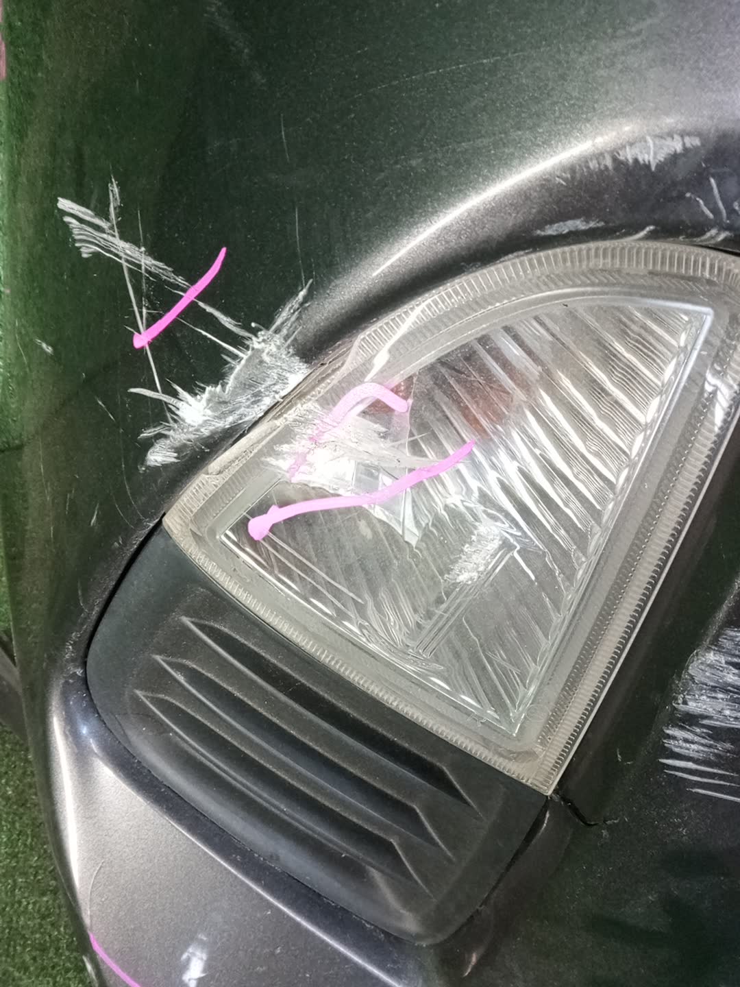 Бампер передний TOYOTA AQUA NHP10 84521 3 ракурс