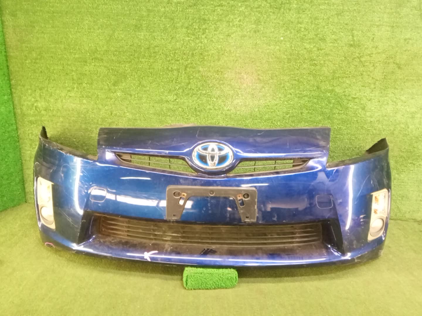 Бампер передний TOYOTA PRIUS ZVW30 84573 1 ракурс
