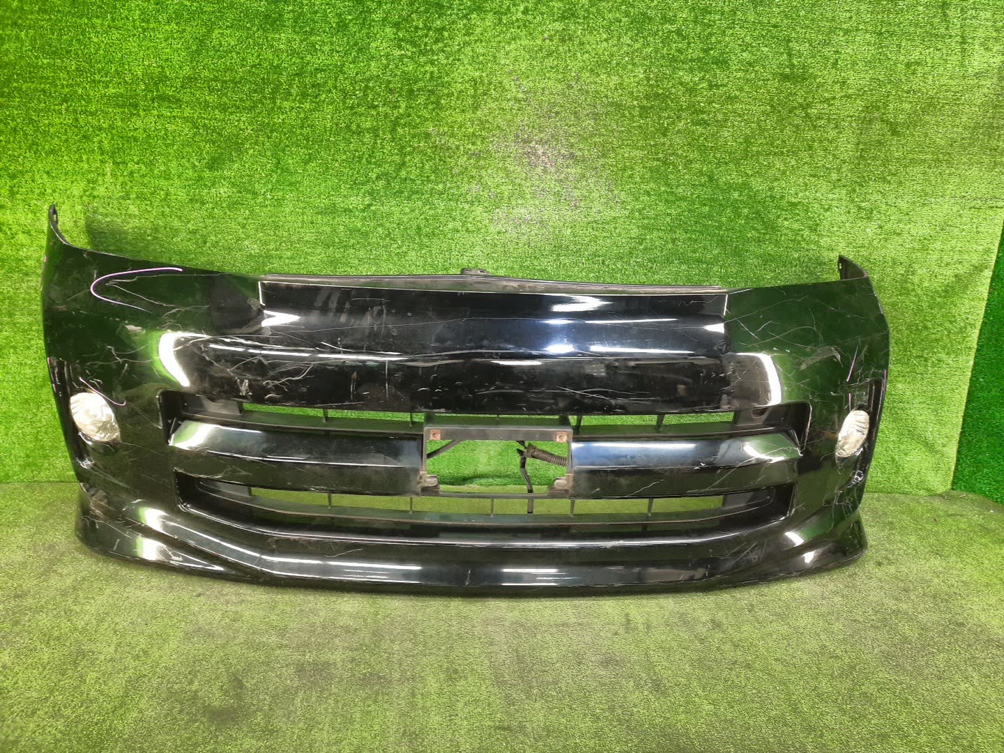 Бампер передний TOYOTA VOXY AZR60G, AZR65G 84830 1 ракурс
