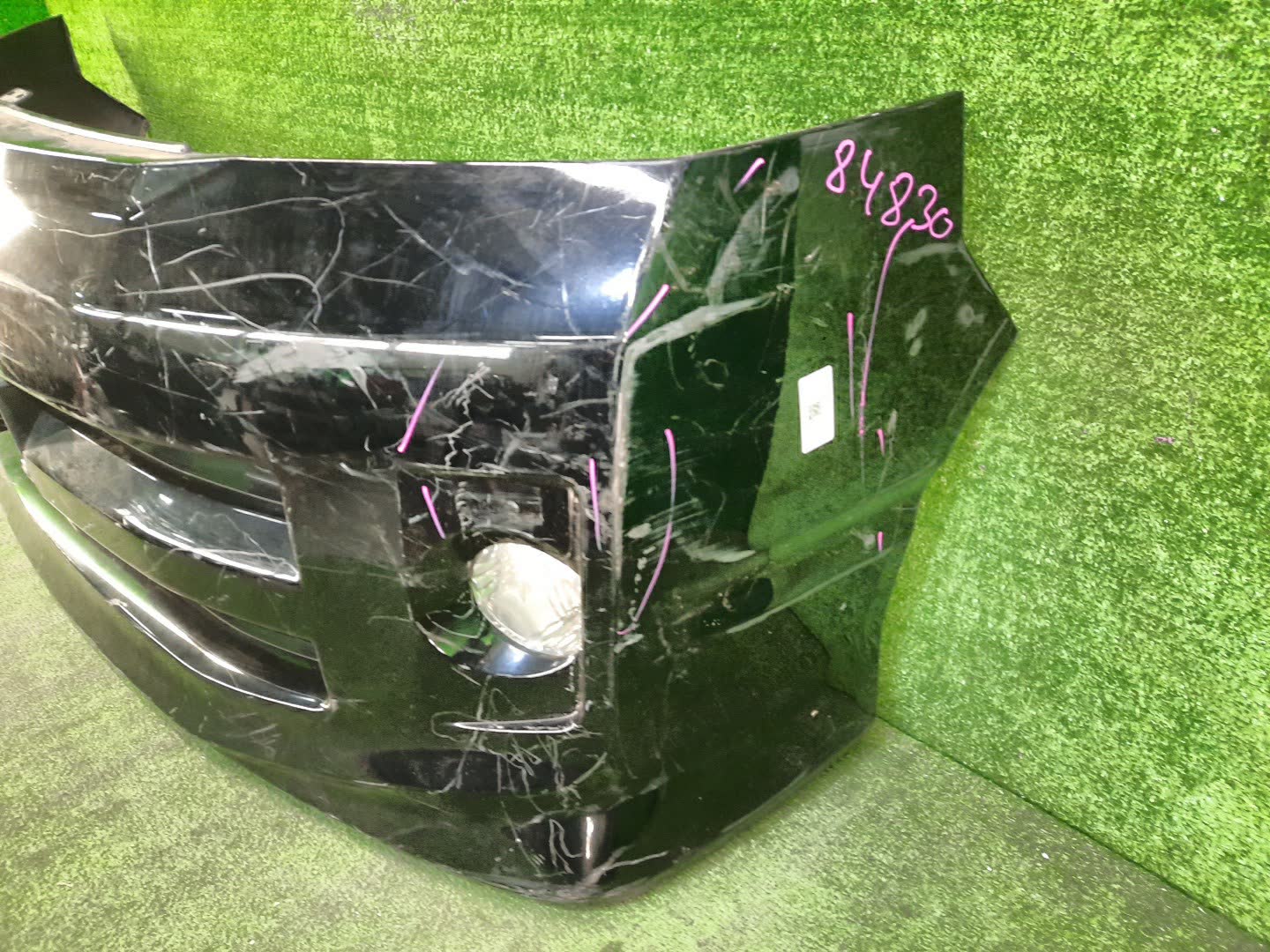 Бампер передний TOYOTA VOXY AZR60G, AZR65G 84830 4 ракурс