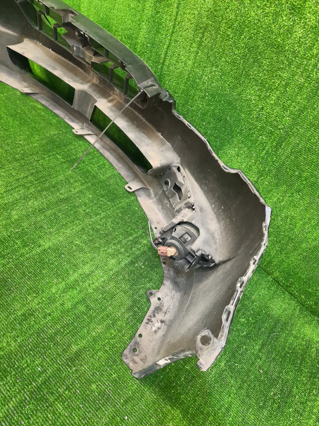 Бампер передний SUBARU LEGACY, LEGACY B4 BL5, BP9, BP5, BPE, BLE, BL9 84959 5 ракурс Бампер передний SUBARU LEGACY, LEGACY B4 BL5, BP9, BP5, BPE, BLE, BL9 84959 5 ракурс
