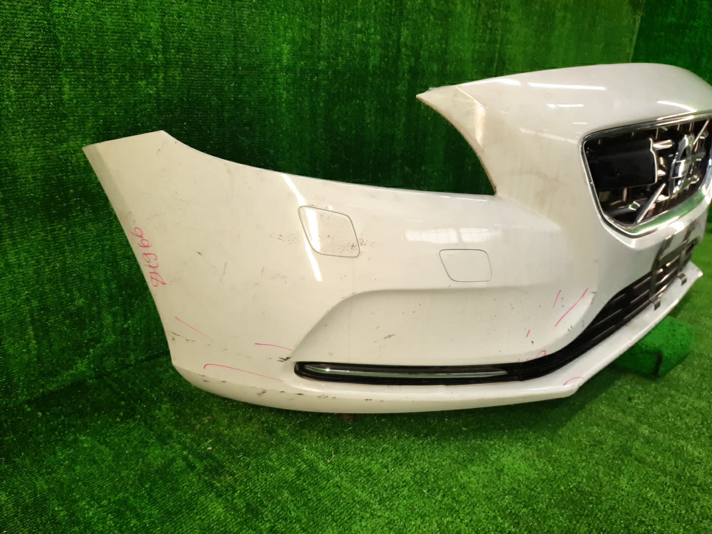 Бампер передний VOLVO V40 MZ63, MV, MV48 84966 2 ракурс