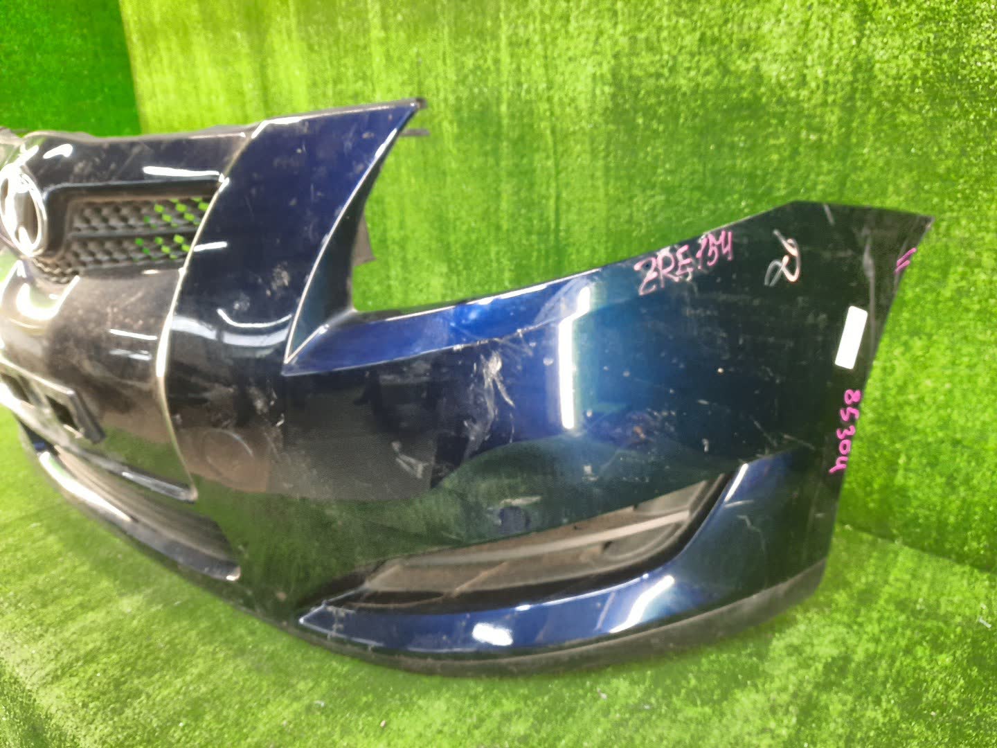 Бампер передний TOYOTA AURIS ZRE152H, NZE154H, ZRE152, NZE151H, ZRE154H 85304 2 ракурс