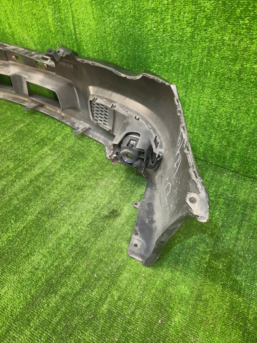 Бампер передний SUBARU LEGACY, LEGACY B4 BL5, BP9, BP5, BPE, BLE, BL9 SPEC B 5 ракурс Бампер передний SUBARU LEGACY, LEGACY B4 BL5, BP9, BP5, BPE, BLE, BL9 SPEC B 5 ракурс