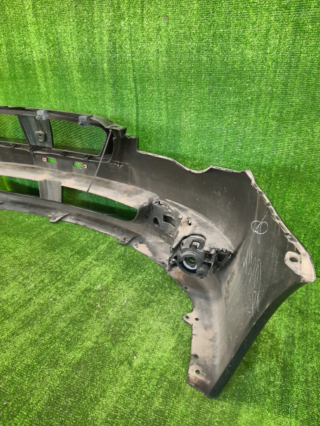 Бампер передний SUBARU LEGACY, LEGACY B4 BL5, BP9, BP5, BPE, BLE, BL9 85776 5 ракурс Бампер передний SUBARU LEGACY, LEGACY B4 BL5, BP9, BP5, BPE, BLE, BL9 85776 5 ракурс