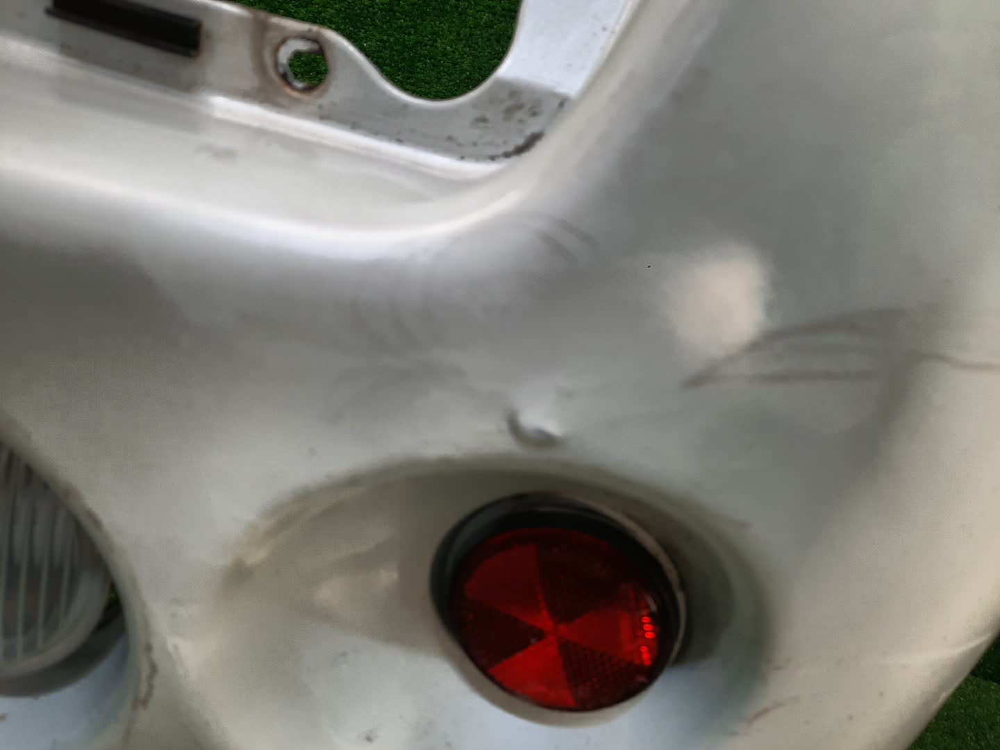Бампер задний MITSUBISHI RVR N71W, N61W, N64W, N64WG, N74WG 85950 3 ракурс