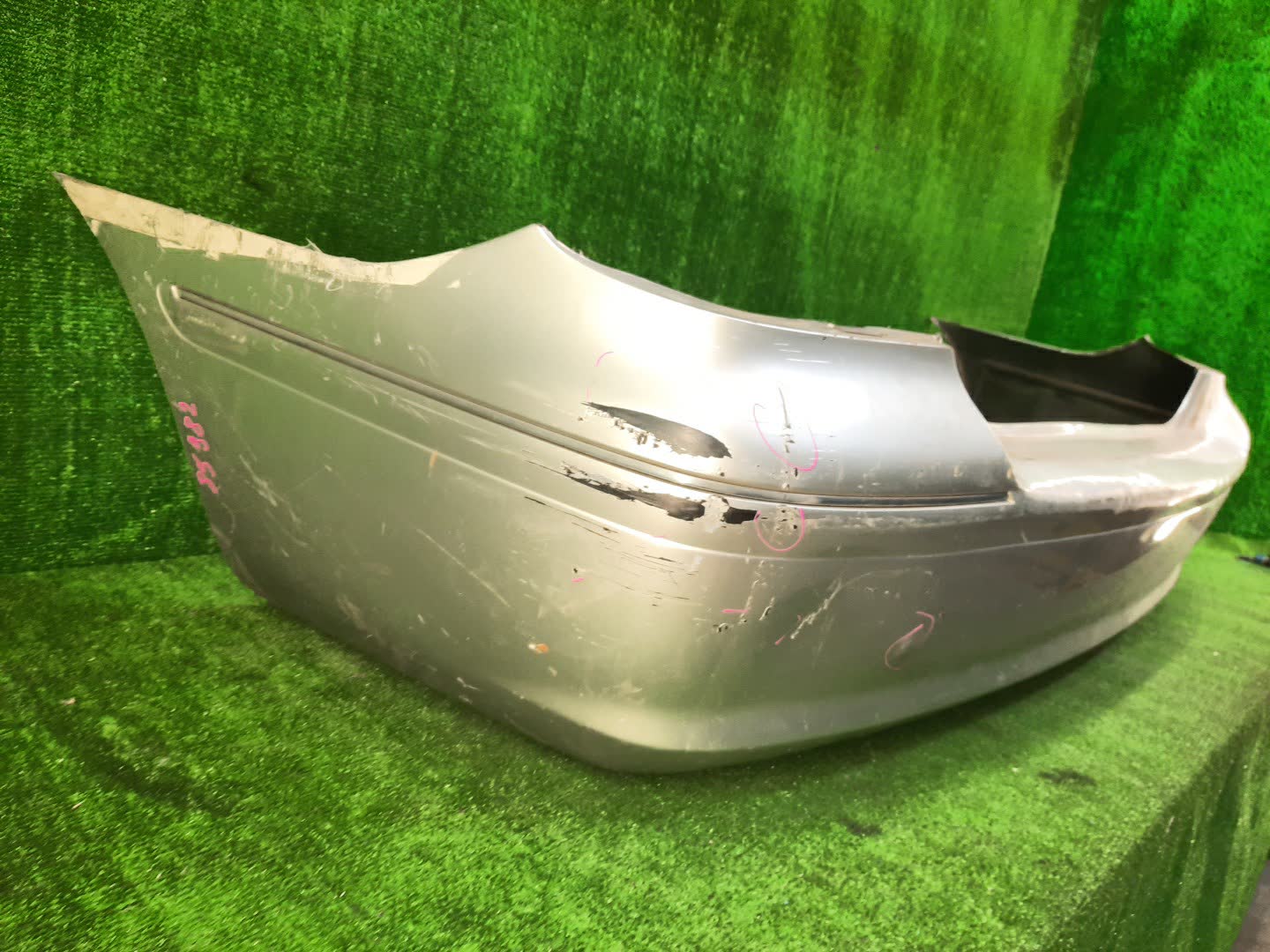 Бампер задний TOYOTA PREMIO ZZT240, NZT240, AZT240, ZZT245 85982 5 ракурс