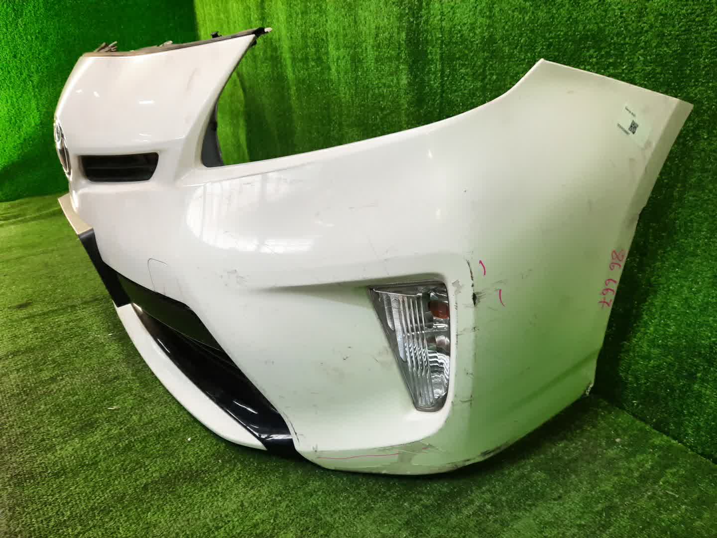 Бампер передний TOYOTA PRIUS ZVW30 86667 2 ракурс