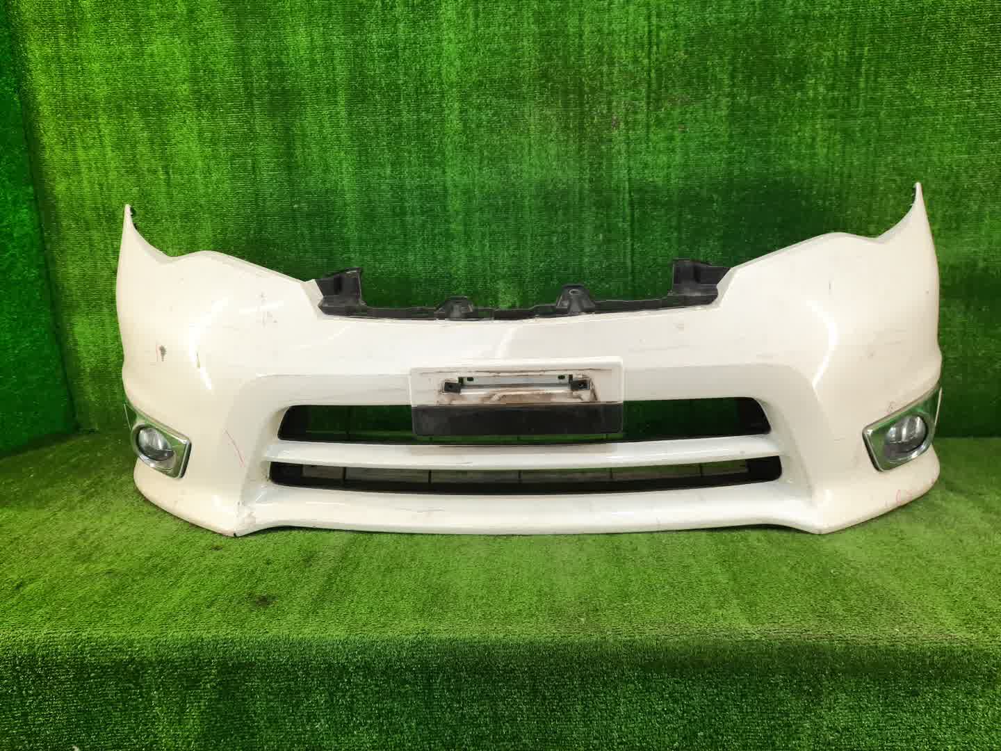 Бампер передний NISSAN SERENA C26 0202 1 ракурс
