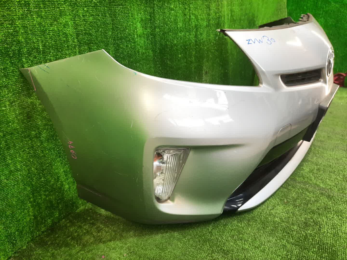 Бампер передний TOYOTA PRIUS ZVW30 0974 3 ракурс
