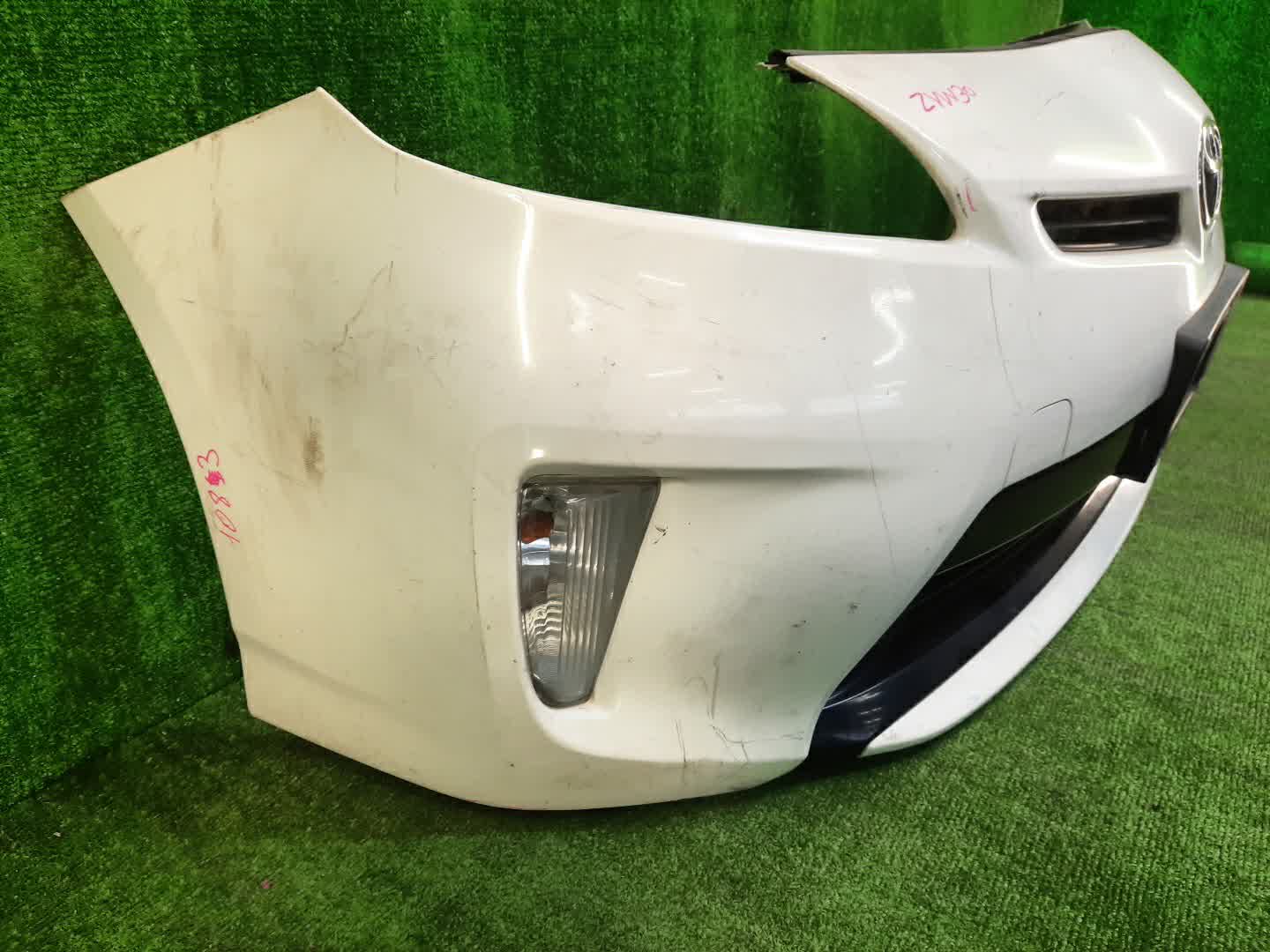 Бампер передний TOYOTA PRIUS ZVW30 1083 3 ракурс
