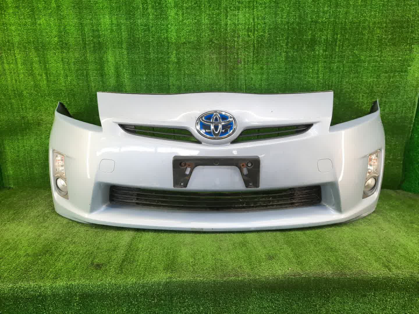 Бампер передний TOYOTA PRIUS ZVW30 1121 1 ракурс