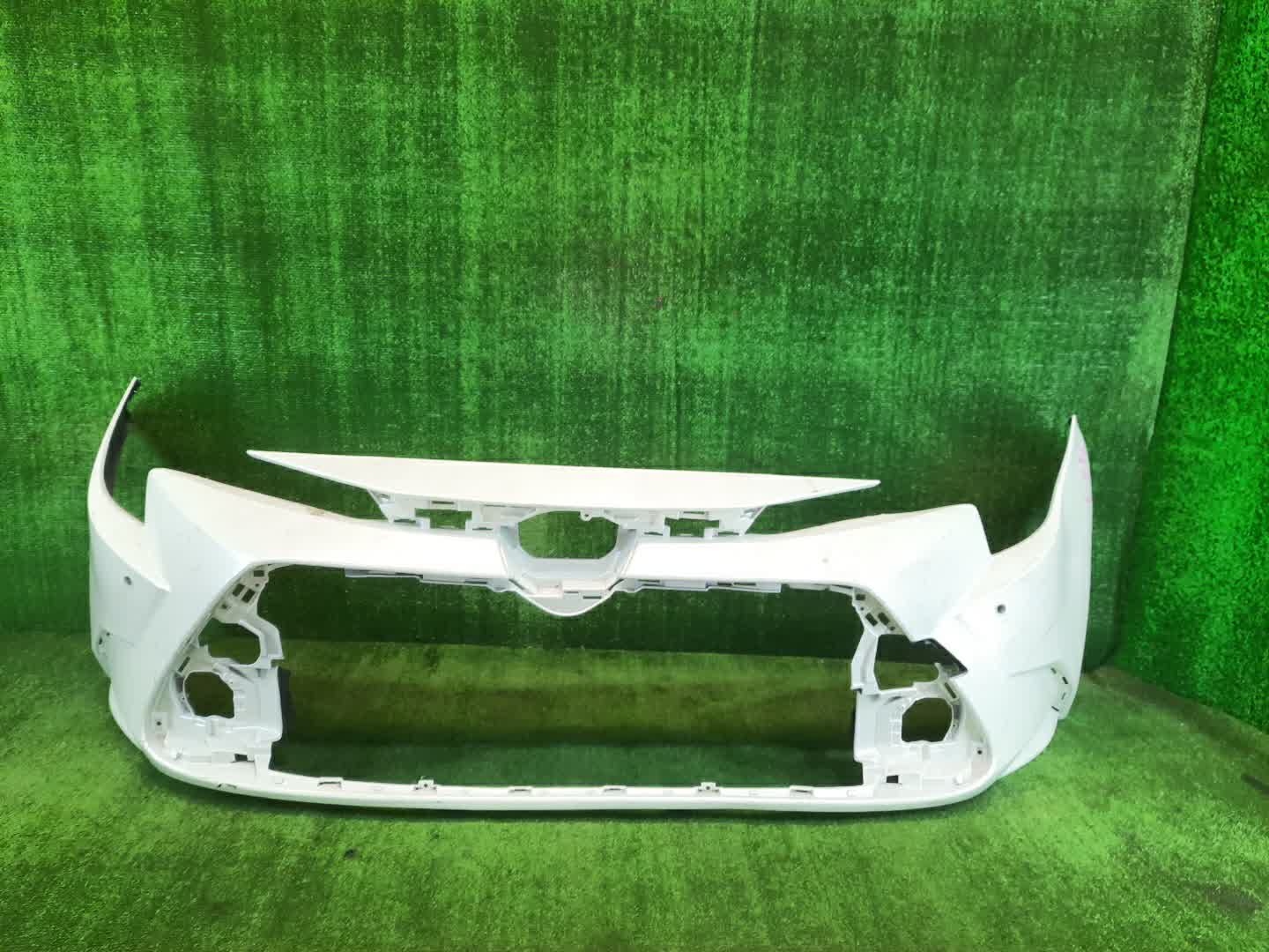 Бампер передний TOYOTA COROLLA ZWE211, ZRE212, NRE210, ZWE214, ZWE214W, ZWE211W, NRE210W, ZRE212W 2464 1 ракурс Бампер передний TOYOTA COROLLA ZWE211, ZRE212, NRE210, ZWE214, ZWE214W, ZWE211W, NRE210W, ZRE212W 2464 1 ракурс