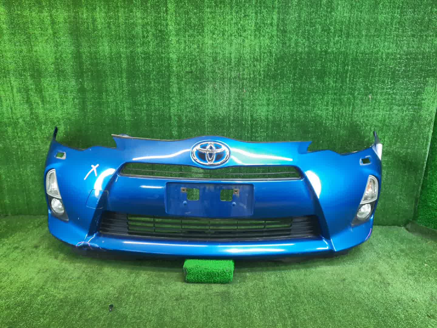 Бампер передний TOYOTA AQUA NHP10 5538 1 ракурс