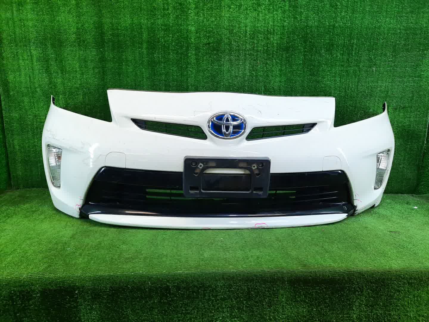 Бампер передний TOYOTA PRIUS ZVW30 5845 1 ракурс