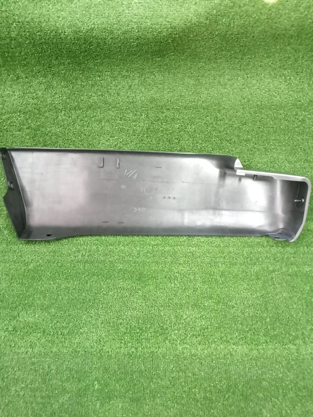 Клык бампера правый задний TOYOTA LAND CRUISER HZJ71 52106-60181-B4 4 ракурс Клык бампера правый задний TOYOTA LAND CRUISER HZJ71 52106-60181-B4 4 ракурс