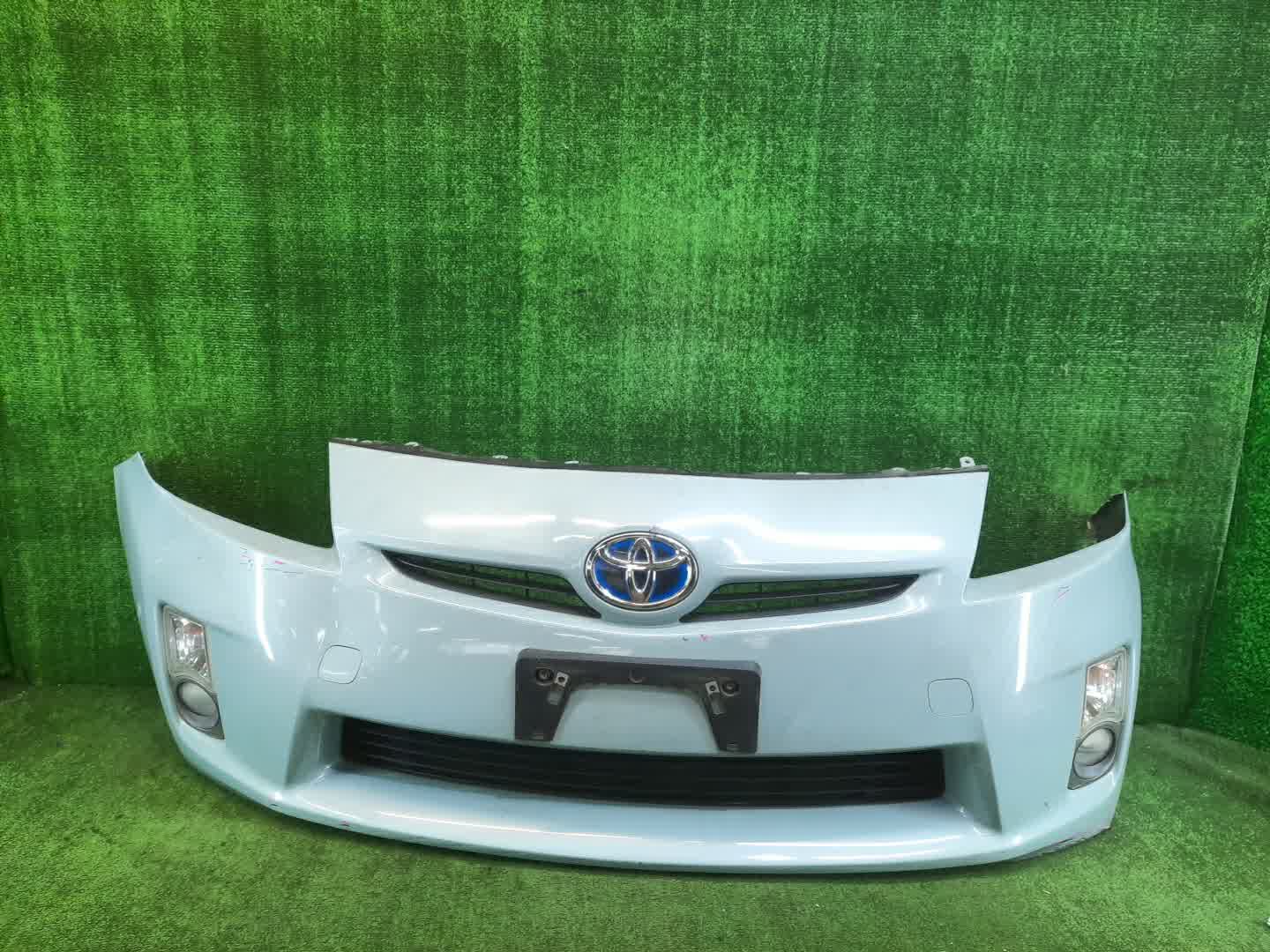 Бампер передний TOYOTA PRIUS ZVW30 7181 1 ракурс