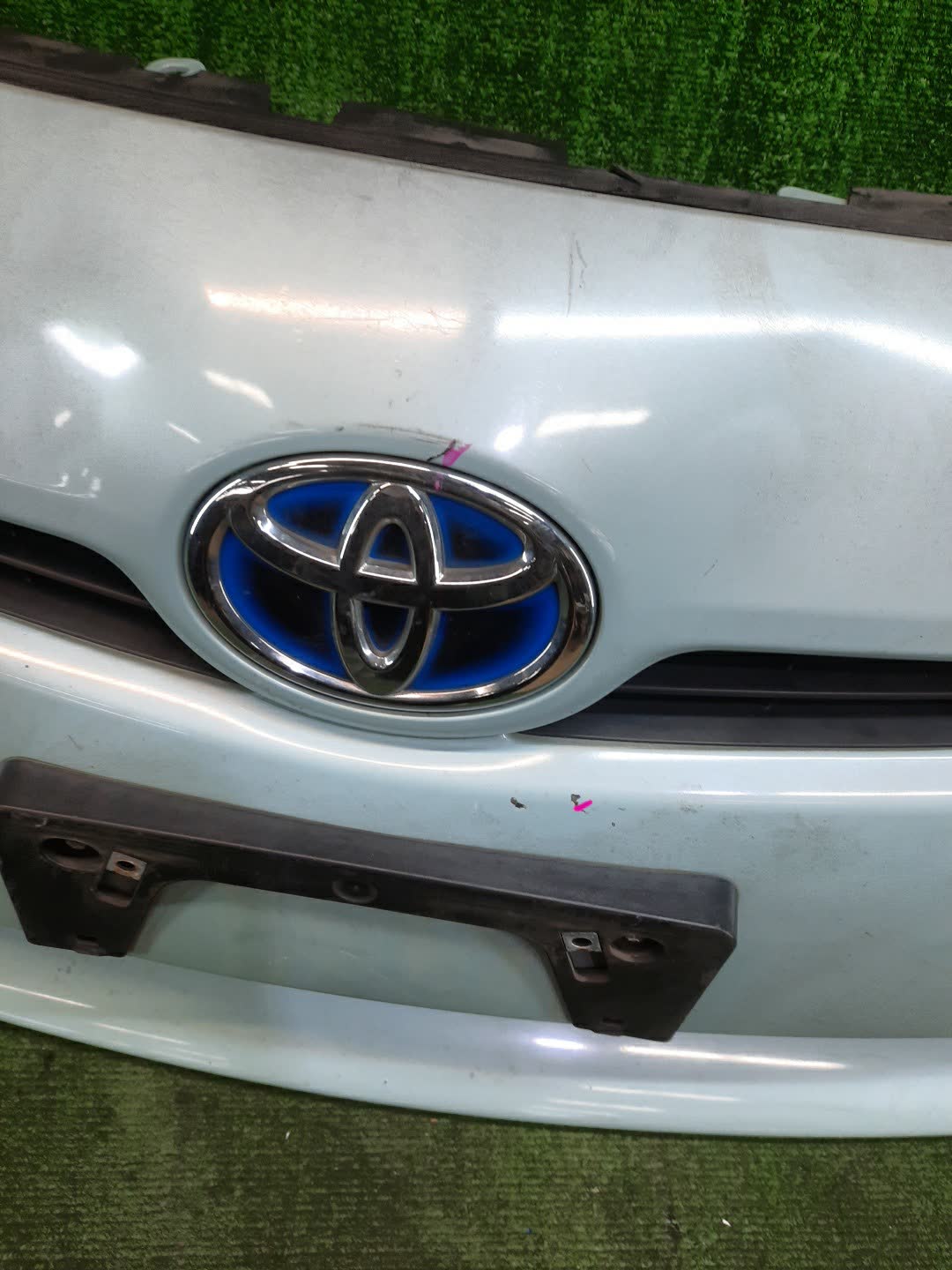Бампер передний TOYOTA PRIUS ZVW30 7181 4 ракурс