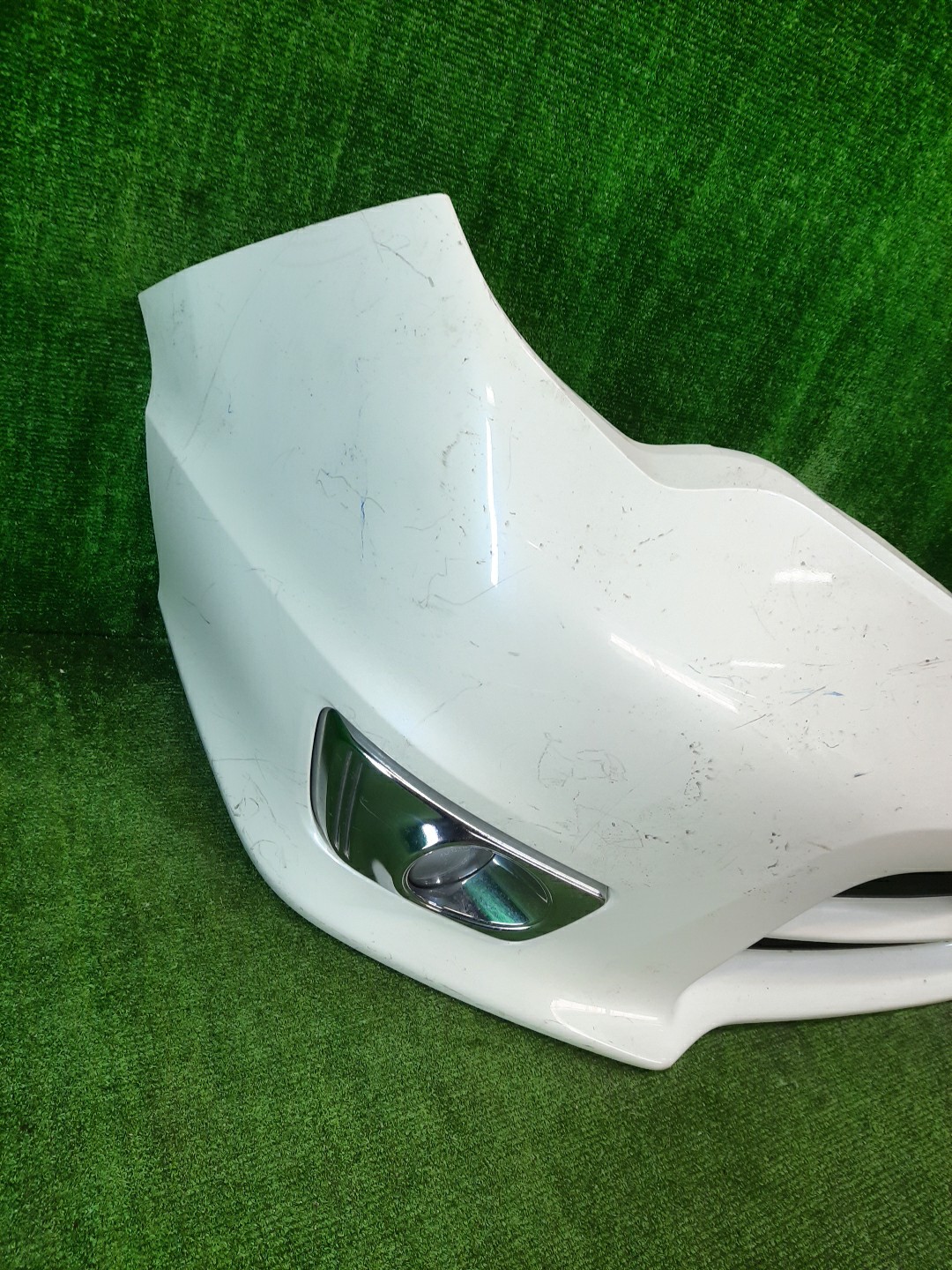 Бампер передний NISSAN SERENA C26 7534 2 ракурс
