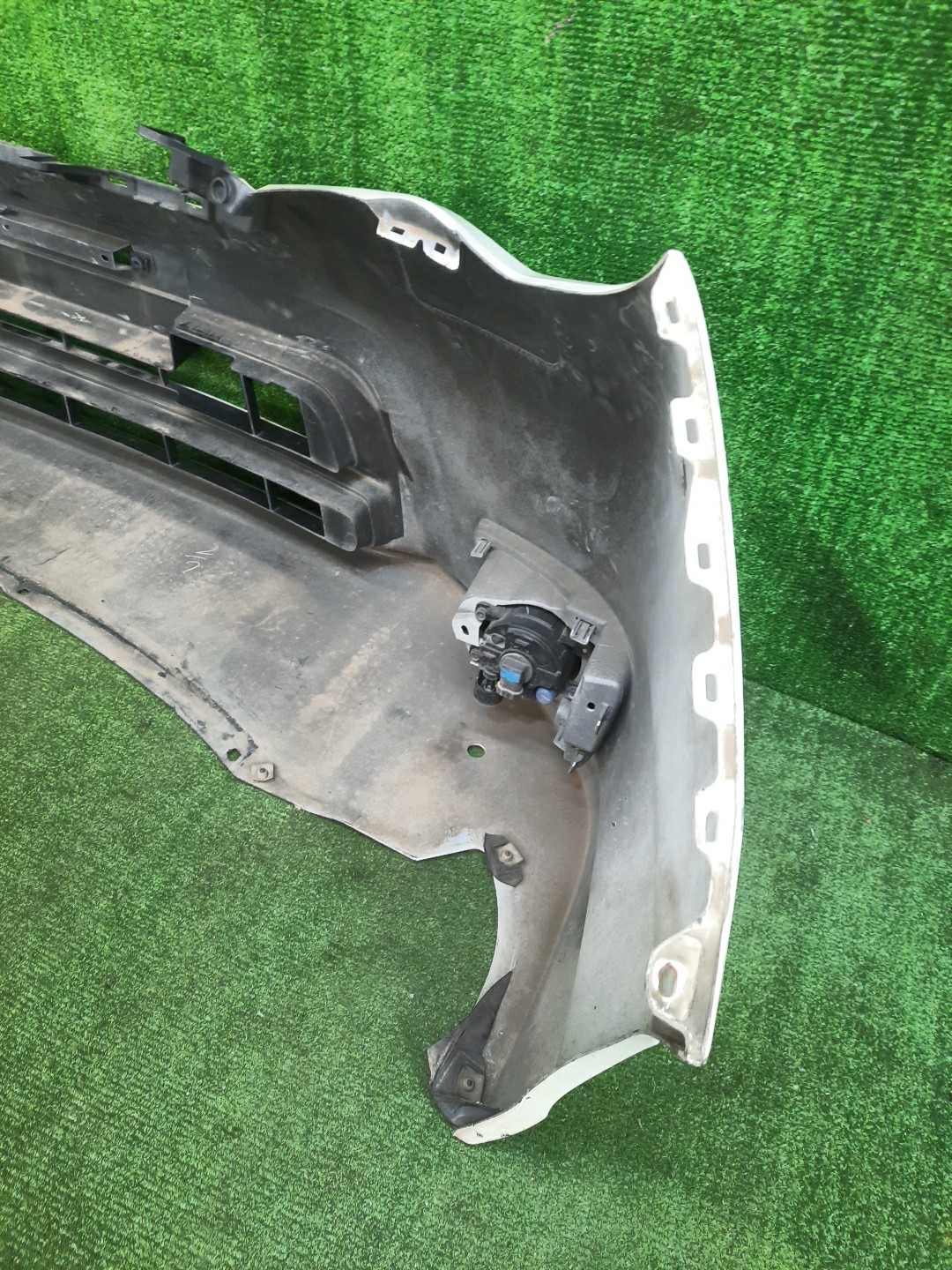 Бампер передний NISSAN SERENA C26 7534 5 ракурс