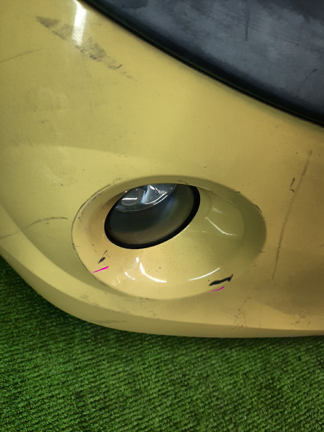 Бампер передний RENAULT KANGOO KW0 7747 3 ракурс