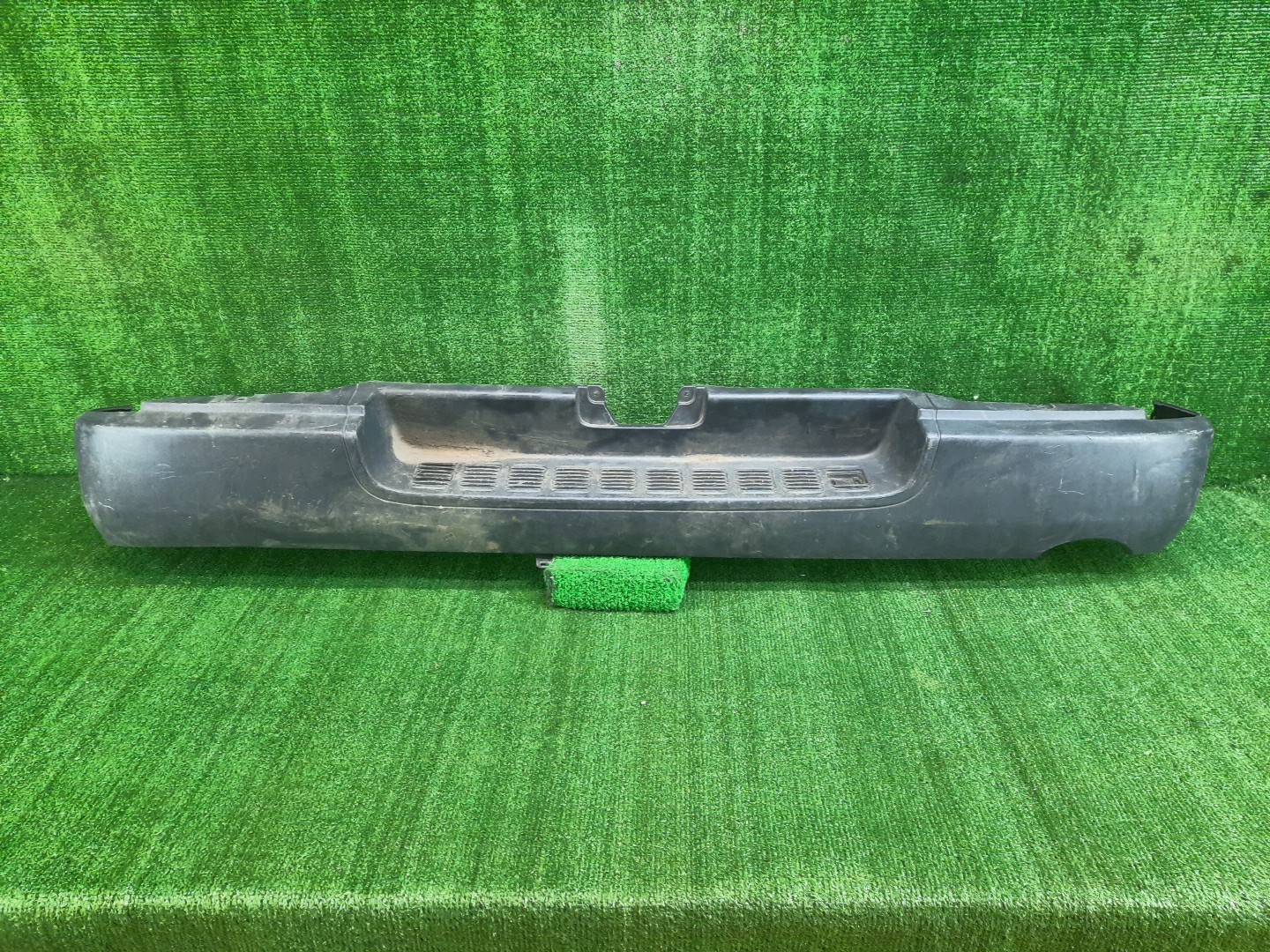 Бампер задний TOYOTA HIACE KDH227 52159-26300 1 ракурс