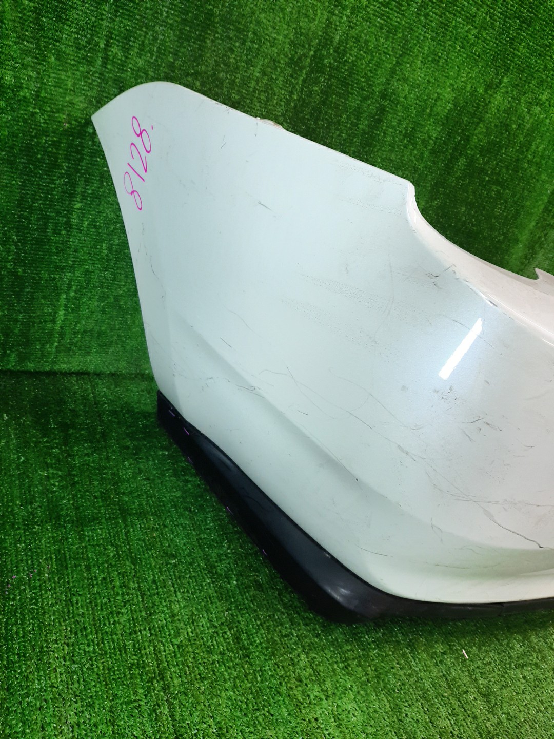 Бампер задний TOYOTA PRIUS NHW20 8128 2 ракурс