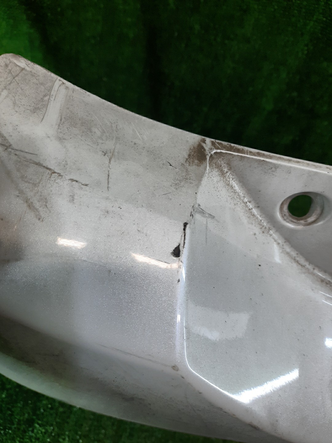 Бампер задний TOYOTA PRIUS NHW20 8128 4 ракурс