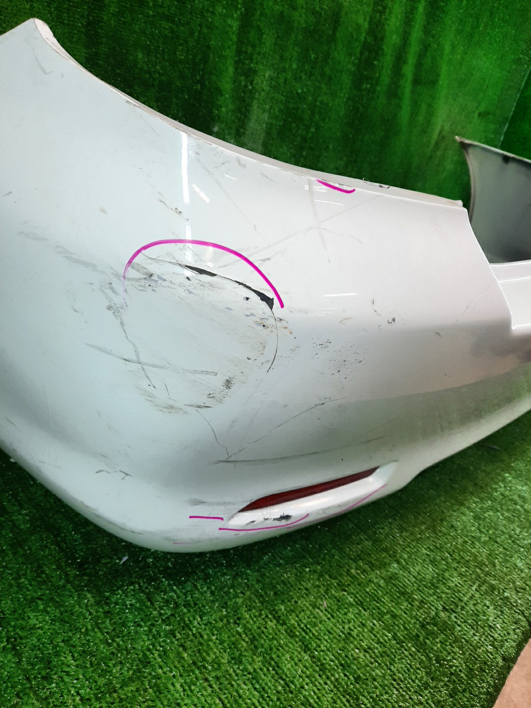 Бампер задний TOYOTA ALLION ZZT240, NZT240, AZT240, ZZT245 8206 3 ракурс