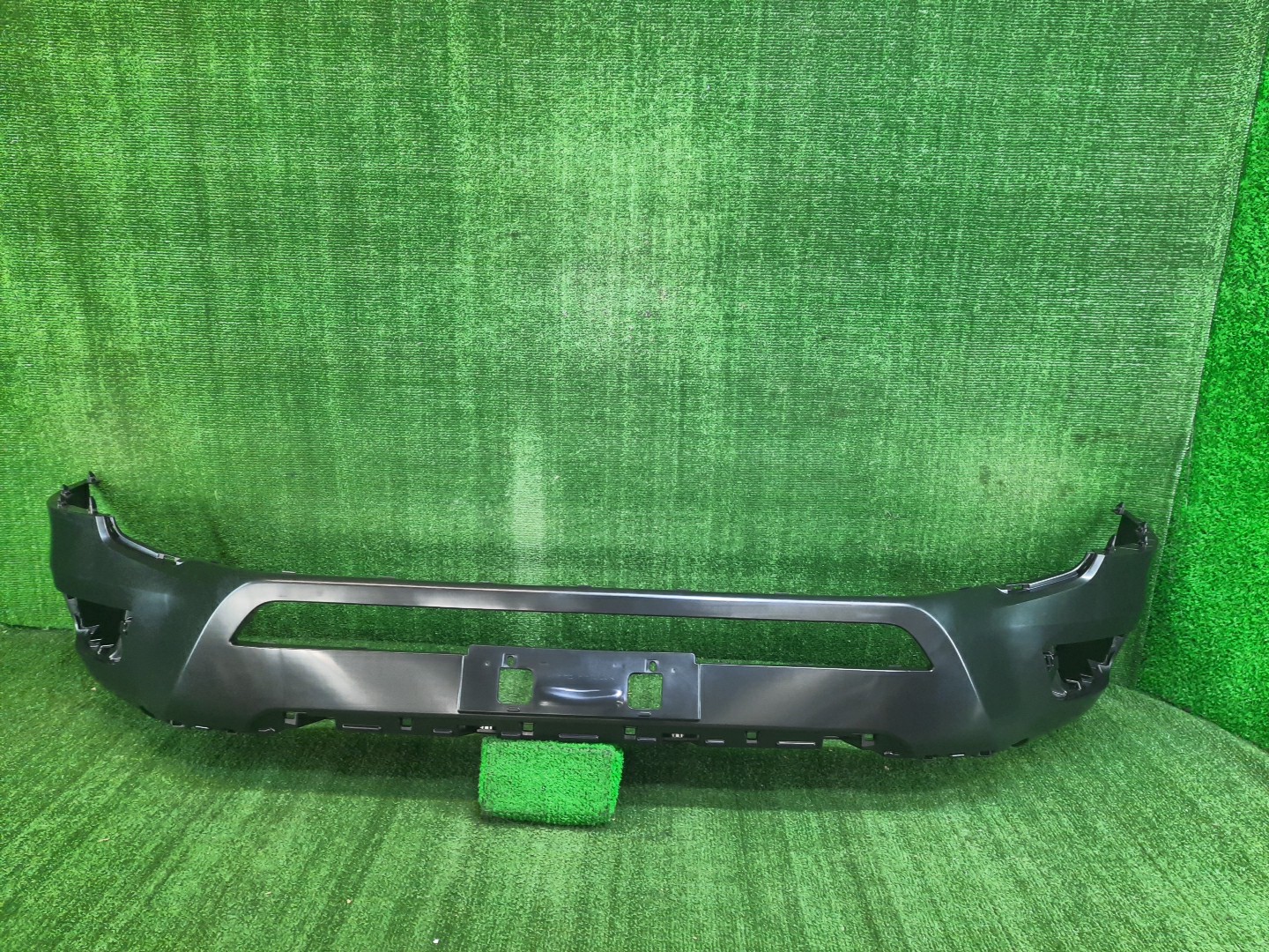 Бампер передний TOYOTA LAND CRUISER VJA300 76851-60900 1 ракурс