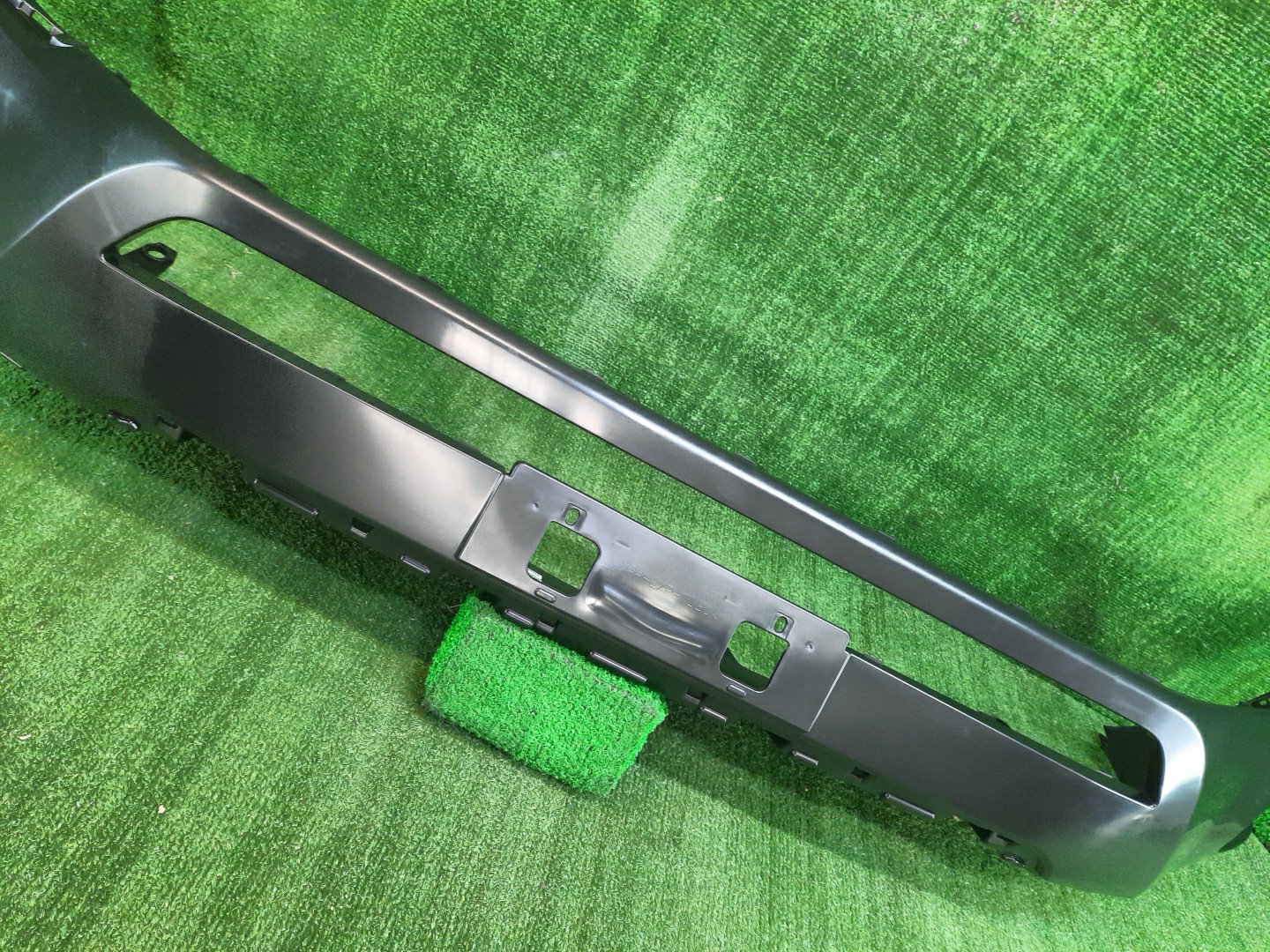 Бампер передний TOYOTA LAND CRUISER VJA300 76851-60900 3 ракурс