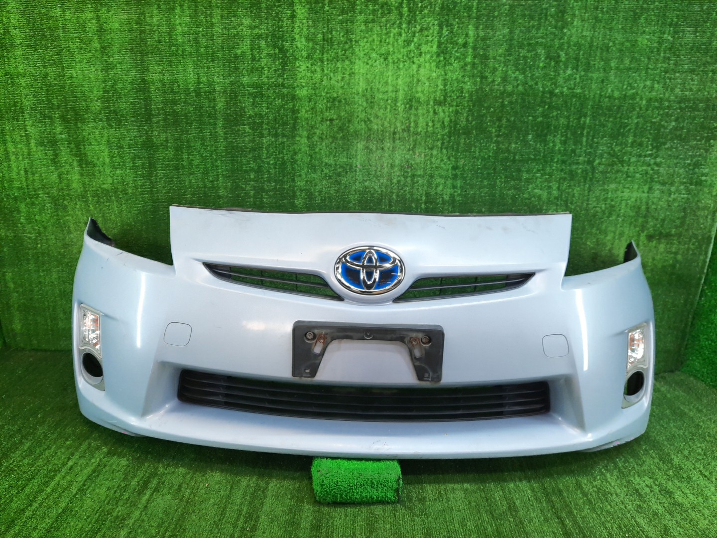 Бампер передний TOYOTA PRIUS ZVW30 8365 1 ракурс