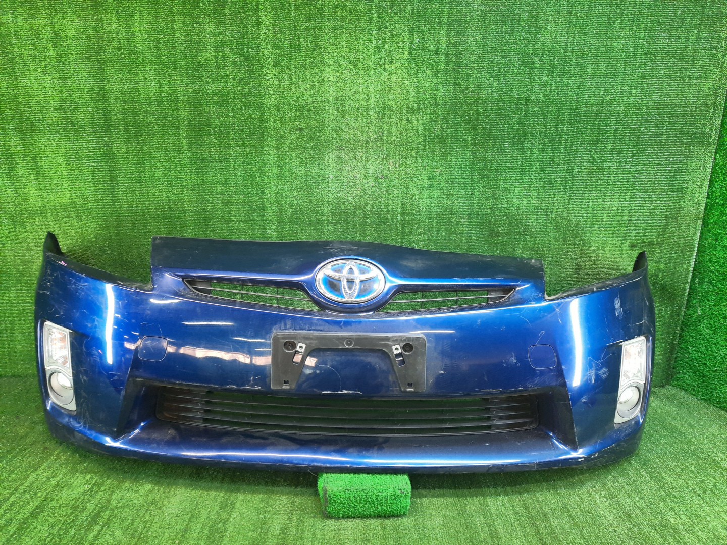Бампер передний TOYOTA PRIUS ZVW30 8433 1 ракурс