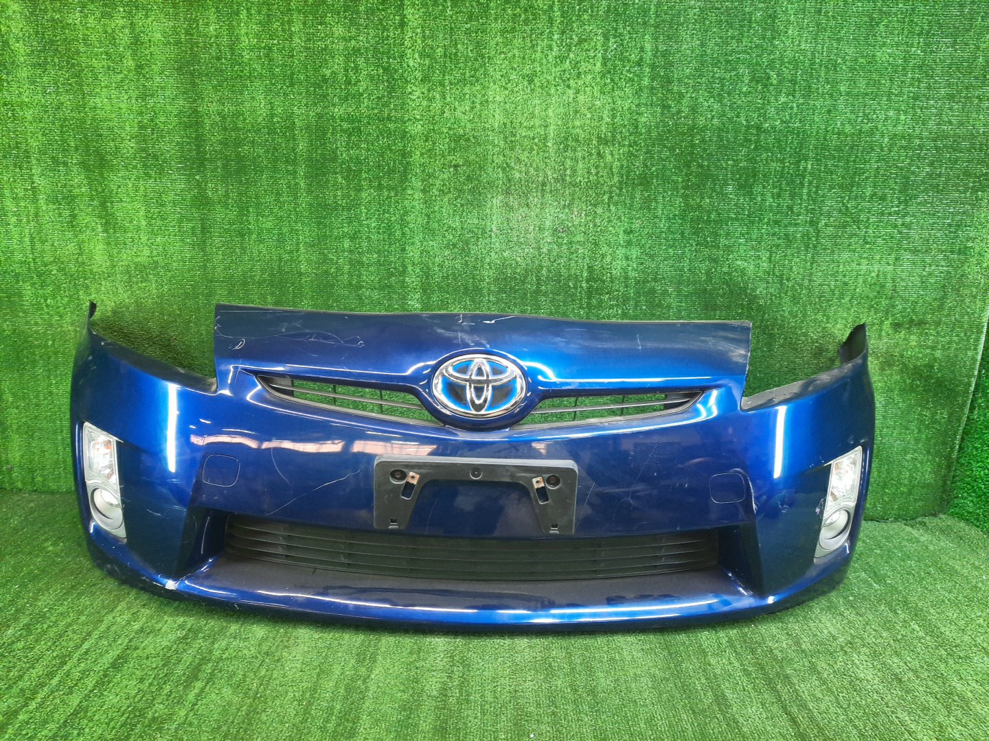 Бампер передний TOYOTA PRIUS ZVW30 8439 1 ракурс