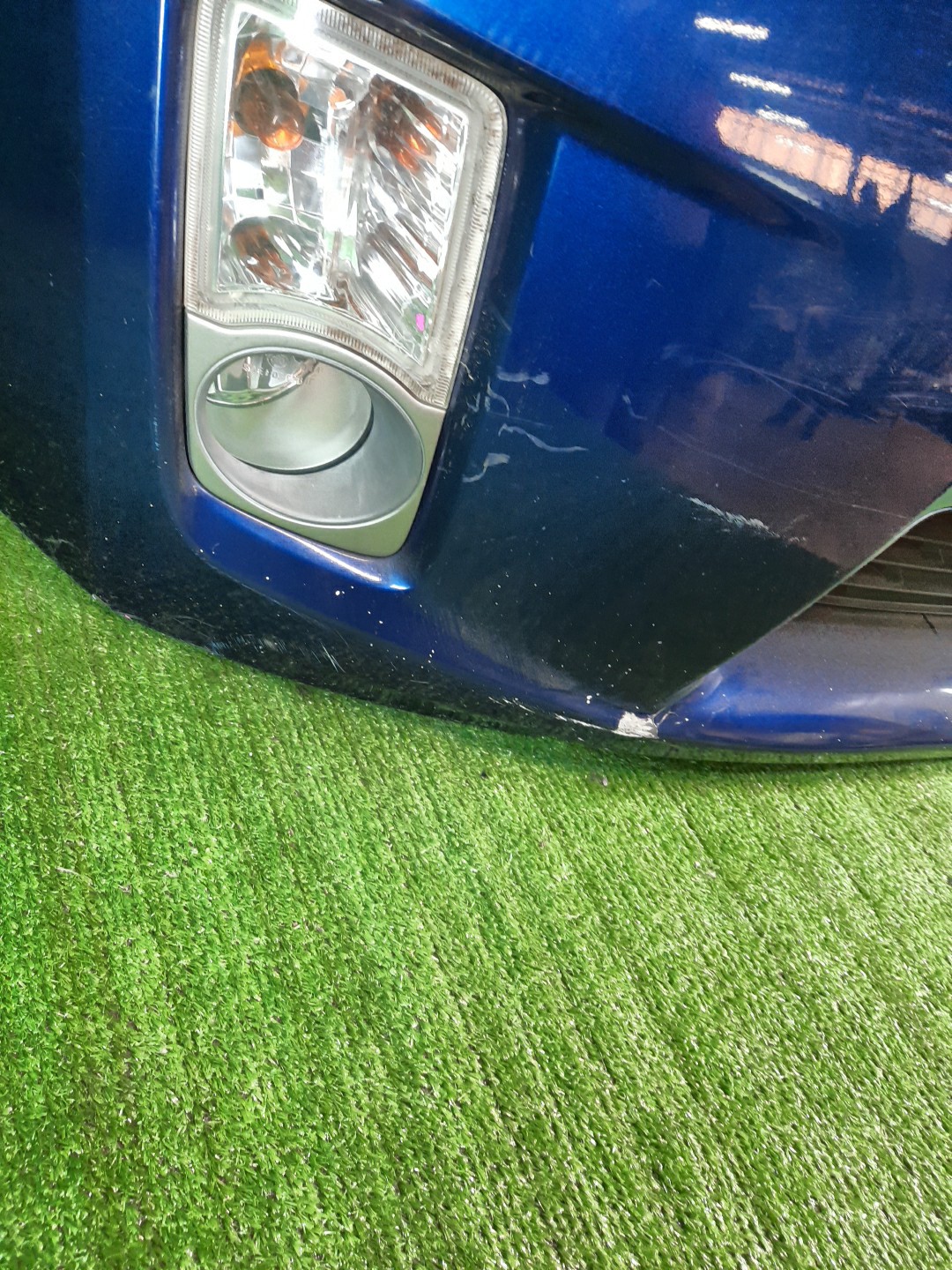 Бампер передний TOYOTA PRIUS ZVW30 8439 3 ракурс