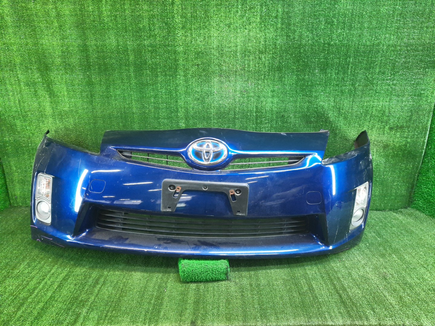Бампер передний TOYOTA PRIUS ZVW30 8462 1 ракурс