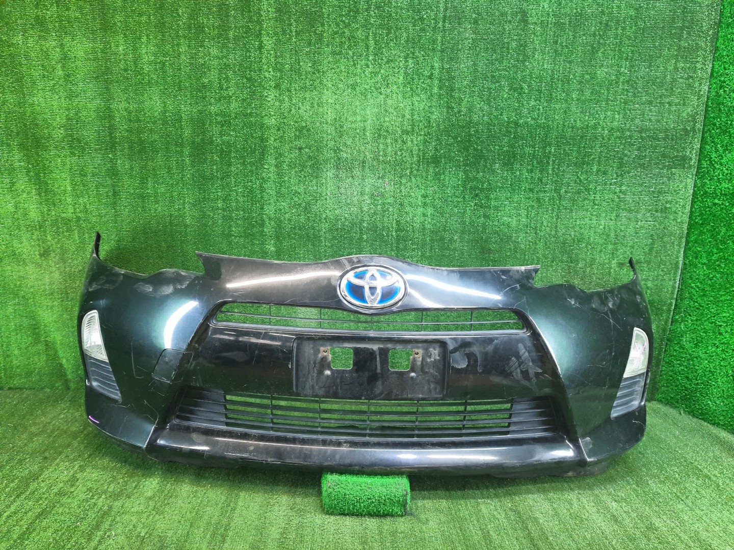 Бампер передний TOYOTA AQUA NHP10 8758 1 ракурс