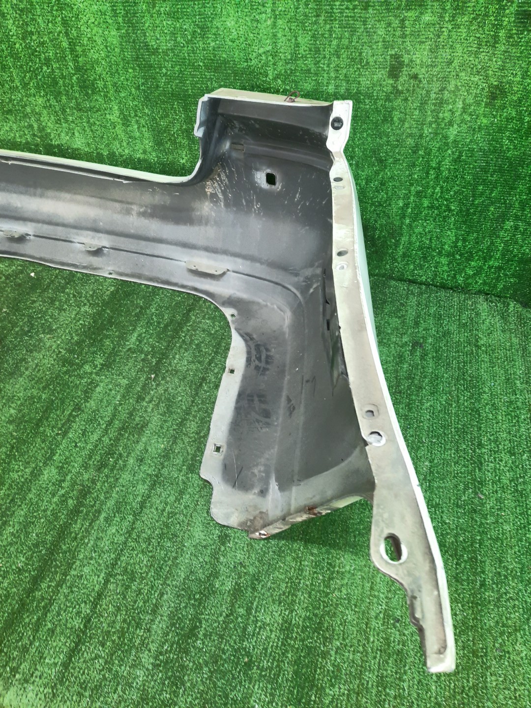 Бампер задний NISSAN PRESAGE U30, NU30, TU30, TNU30, HU30, VNU30, VU30 8981 5 ракурс