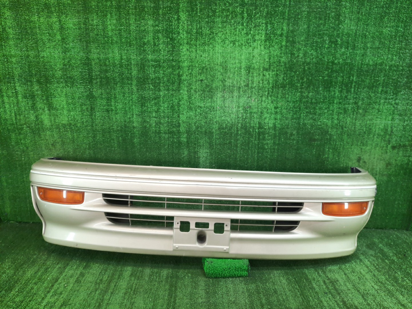 Бампер передний TOYOTA HIACE TRH102V, TRH112V, LH129V, YY101, KZH138V, KZH100G, KZH106G, LH100G, LH107G, LH119V, LH186, KZH120G, LH172V, LH106, LH113V, RZH101G, KZH116G, KZH126G, LH178V, RZH100G, LH109, RZH102V, LH103V, LH168V 9180 1 ракурс