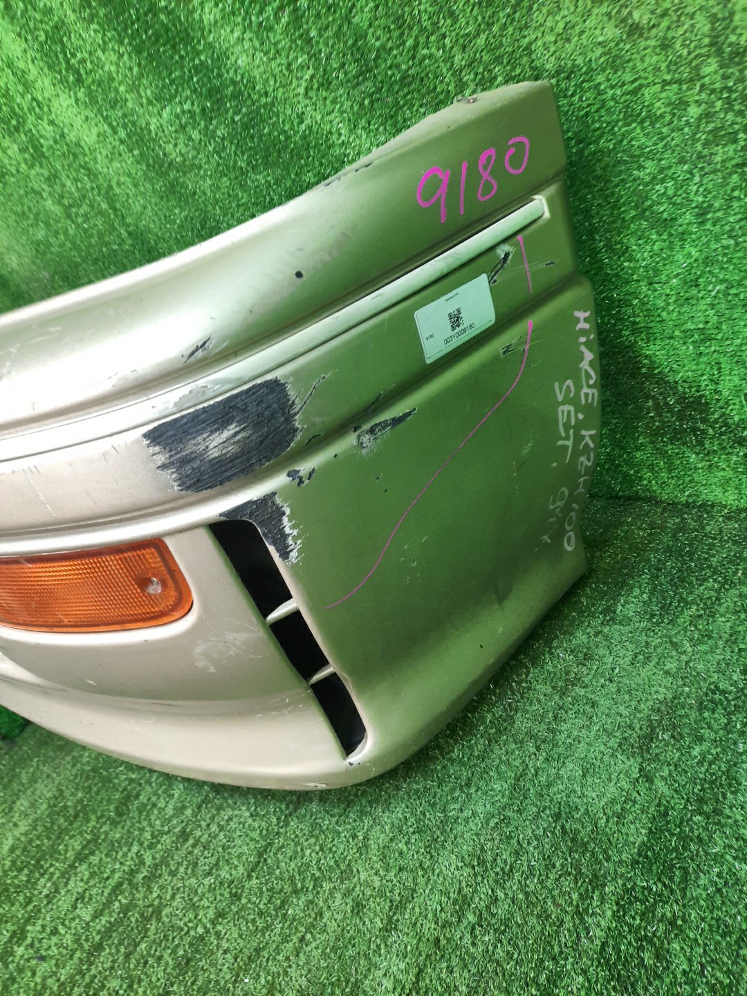 Бампер передний TOYOTA HIACE TRH102V, TRH112V, LH129V, YY101, KZH138V, KZH100G, KZH106G, LH100G, LH107G, LH119V, LH186, KZH120G, LH172V, LH106, LH113V, RZH101G, KZH116G, KZH126G, LH178V, RZH100G, LH109, RZH102V, LH103V, LH168V 9180 4 ракурс