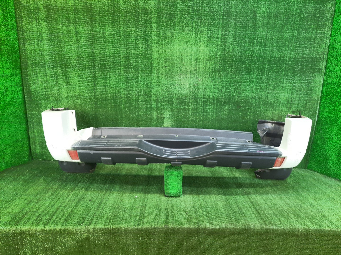 Бампер задний MITSUBISHI PAJERO V87W, V83W 9206 1 ракурс