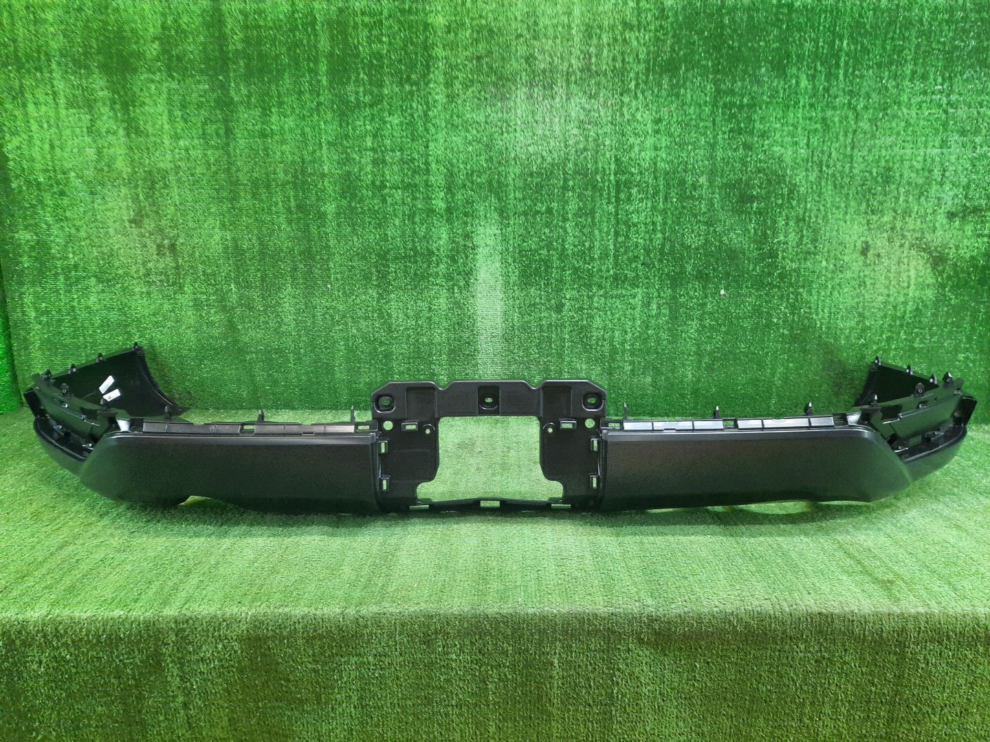Бампер задний TOYOTA LAND CRUISER VJA300W 52169-60911 1 ракурс